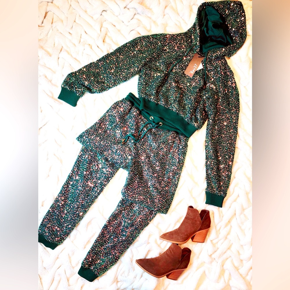 Ladies Casual Jogger Suit, never worn.